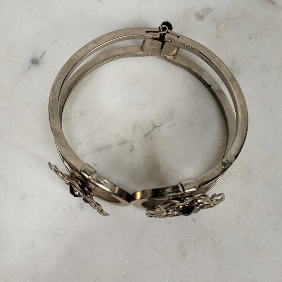 Vintage Garnet Rhinestones Cuff Bracelet Silver Tone Spring Hinged Closure - Picture 14 of 15